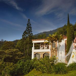 Villa De Los Angeles